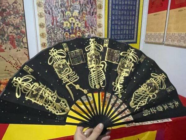 2b1249b0c64470e43082f8e222cc9be6 A fan full of magical power