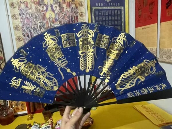 f3947d3f2bf3126c15f939c36134eed6 A fan full of magical power